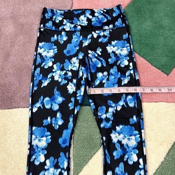 Fabletics Anywhere Motion 365+ Highwaisted Leggings Woman’s Size Small - Picture 9 of 17